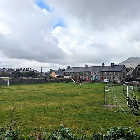 Cheerful 2 Bed Home With Mountain Views Blaenau Ffestiniog Extérieur photo