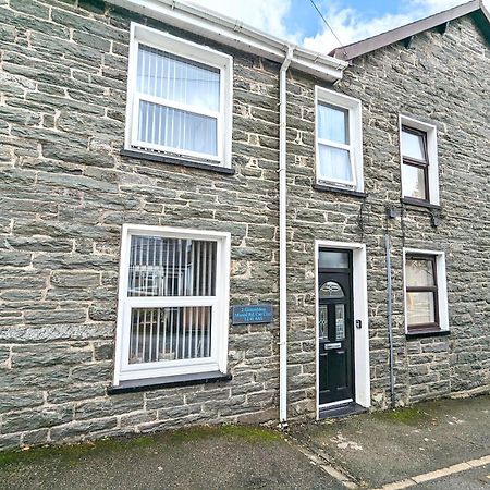 Cheerful 2 Bed Home With Mountain Views Blaenau Ffestiniog Extérieur photo